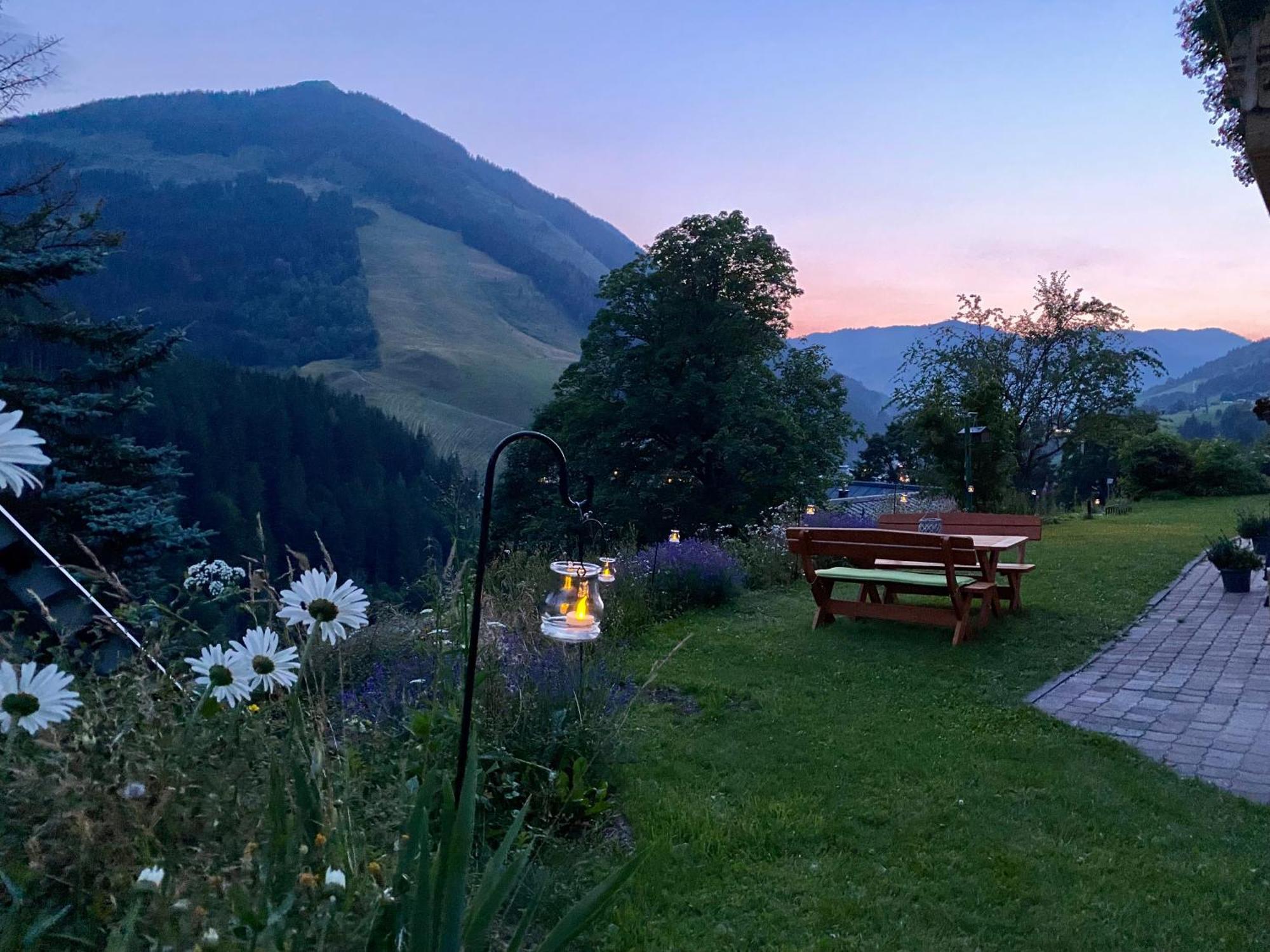 Alm Seasons Premium Chalet & Studios Saalbach-Hinterglemm Exterior photo